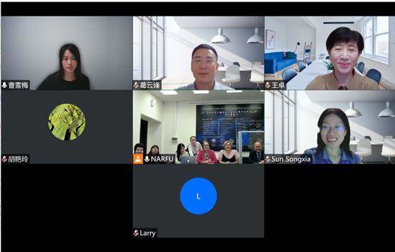 屏幕上的男人和女人描述已自动生成