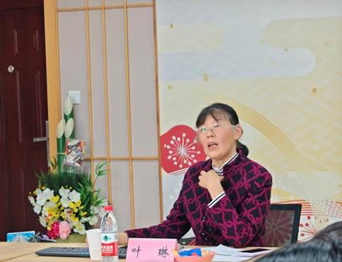 图片包含 室内, 人, 桌子, 女人 描述已自动生成 图片包含 室内, 人, 桌子, 女人 描述已自动生成